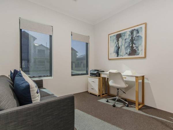 Workspace - Luxury Waterfront Canal Estate With Private Jetty in Mandurah