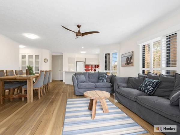 Salty Kisses on Marine