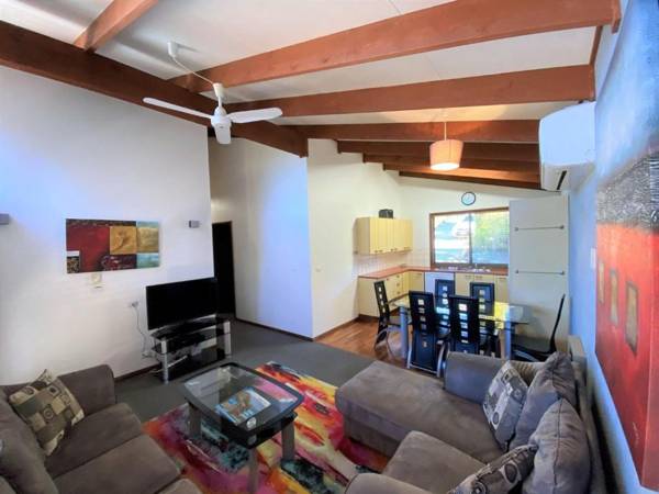 Eliza Lee 3 - Comfortable for the budget savvy