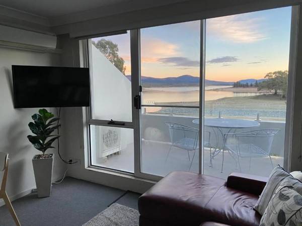 Horizons 216 - Lake Jindabyne Waterfront