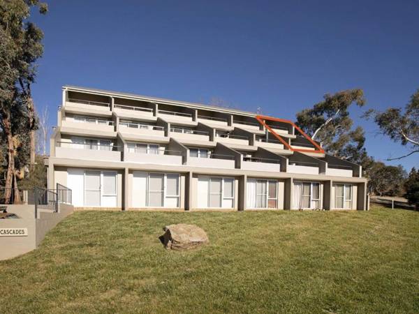Cascades 18/3 Kurrajong Street
