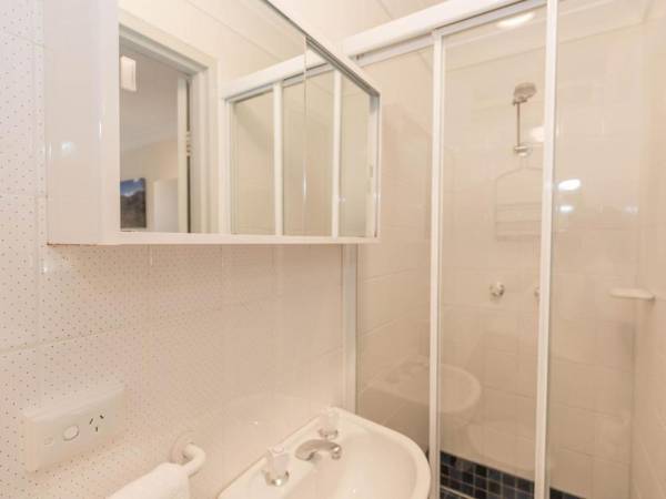 Lakeside 3/37 Cobbon Crescent