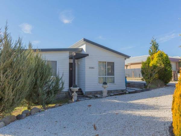 St Helena's 5 Twynam Street Jindabyne NSW 2627