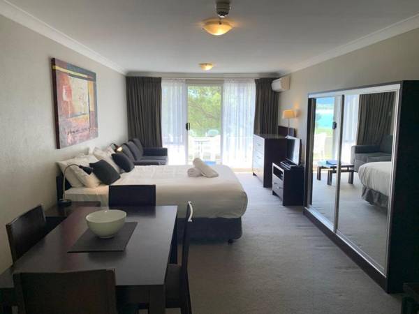 Horizons 115 - Lake Jindabyne Waterfront