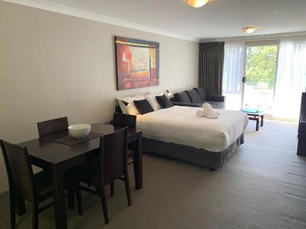 Horizons 115 - Lake Jindabyne Waterfront