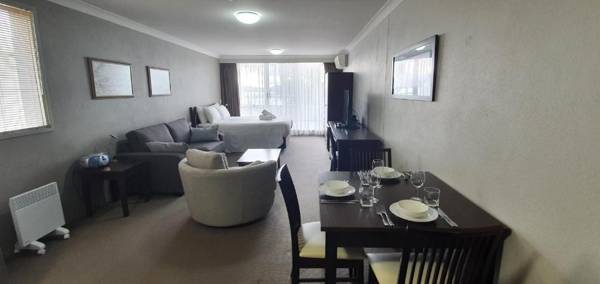 Horizons 201 - Lake Jindabyne Waterfront