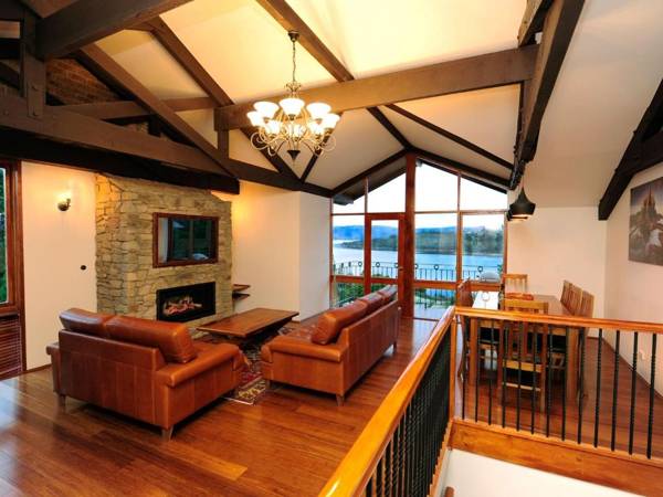 Heidelburg 3 of 6 Banjo Patterson Crescent