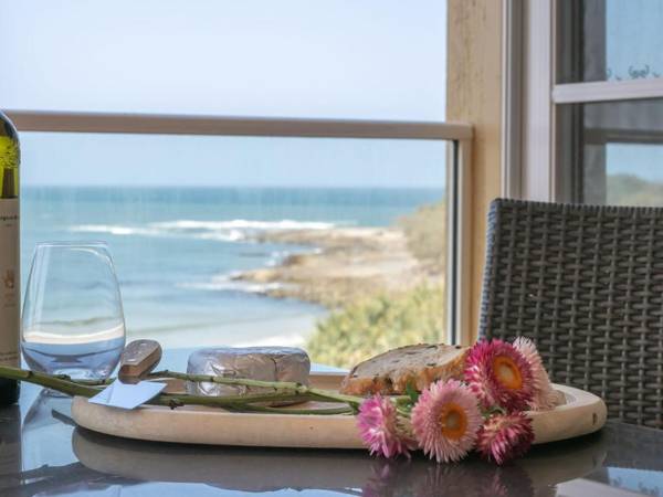 Avalon 2- uninterrupted views- almost on the beach!