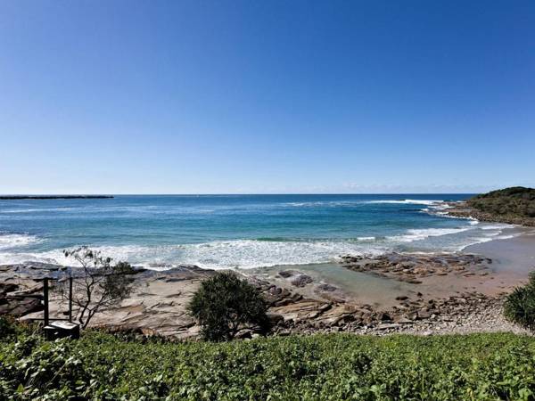 Avalon 2- uninterrupted views- almost on the beach!