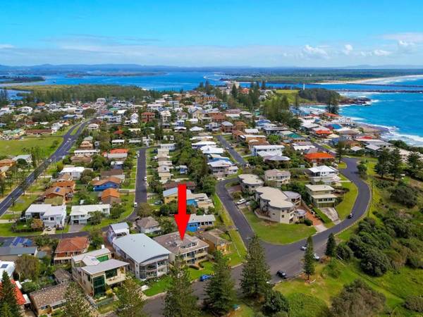 Blue Pacific 2 - Across the road from Pippi Beach