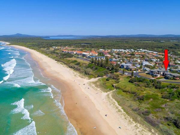 Romiaka 8 - views over the Pippi Beach