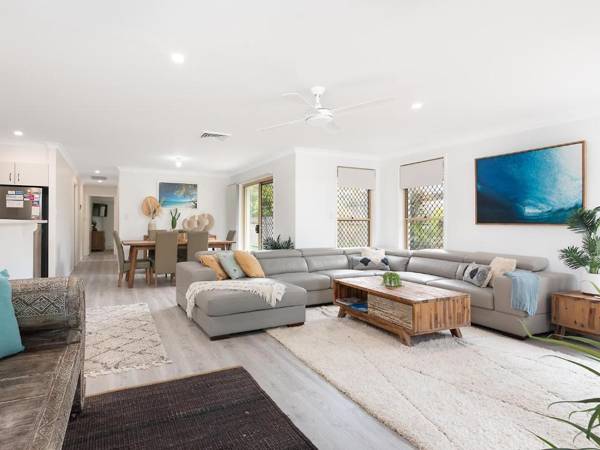 Kailani Beach House - LJHooker Yamba