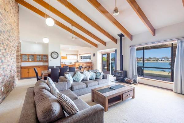 Family Tides LJHooker Yamba