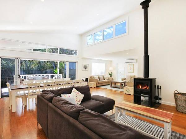 Calming Waters - Pet Friendly - 3 Min Walk to Beach