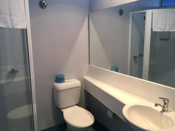 Waterfront Lodge Motel