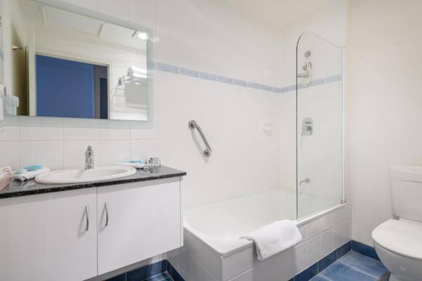 Mayfair Plaza Motel and Apartments