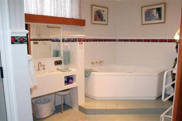 Motel Mayfair on Cavell