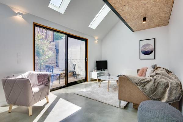 White Room Apartments