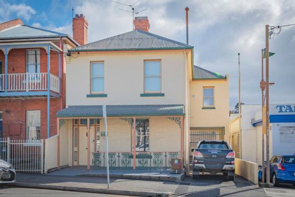 4 Bedroom House - Hobart CBD - Free Parking