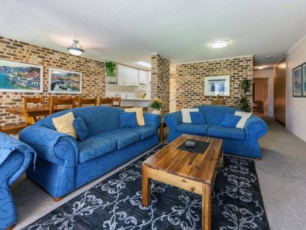 28 'Bay Parklands' 2 Gowrie Ave - pool tennis + stunning views