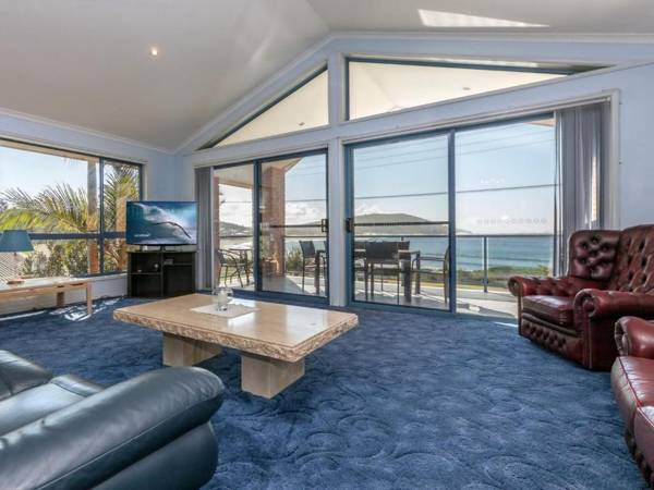 Tah Villa 1/68 Marine Drive