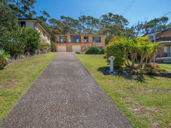 Pet Friendly Lentara St 8 - Fingal Bay