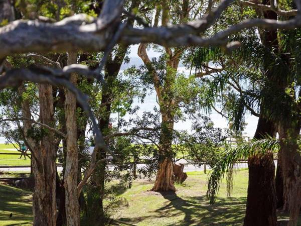 34 'Bay Parklands' 2 Gowrie Avenue - WIFI Views Pool Spa & Tennis Court