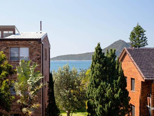 3 'ENDEAVOUR' 13 ONDINE CL - LARGE THREE BEDROOM UNIT WITH FILTERED WATER VIEWS