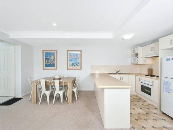 Surf Break - 10A Tuna (Downstairs)