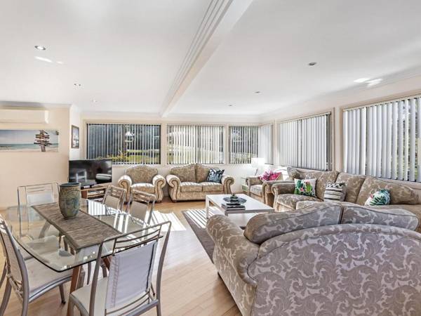 Karinya at Little Beach - Upstairs