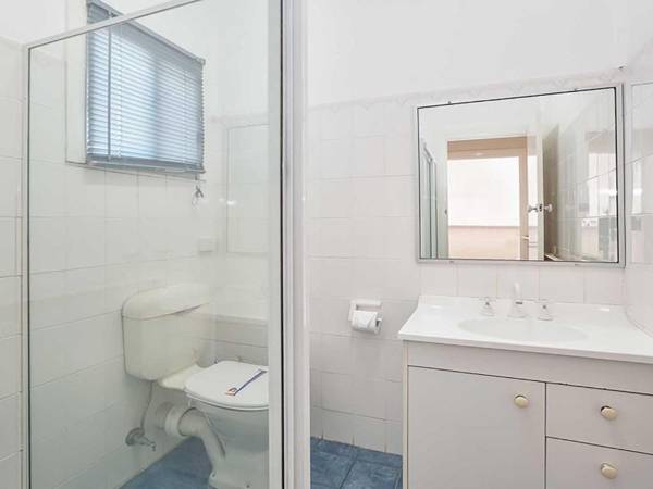 5 'Bayside' 21 Victoria Parade - unbeatable location and Air Conditioned