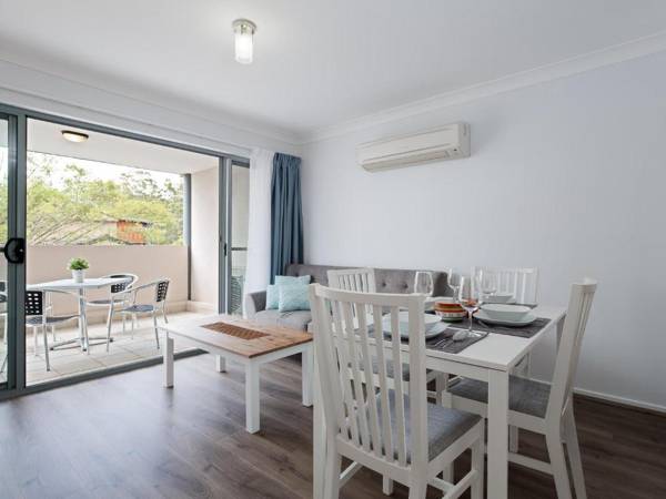 9 'Shoal Bay Beach Apartments' 2 Shoal Bay Road -air conditioning and complex swimming pool