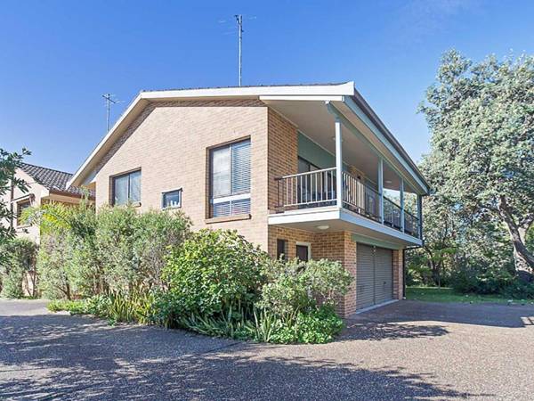 2 'Plattens' 15 Kurrawa Close - great duplex so close to the water