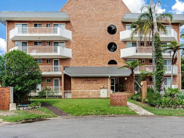 3 'Albacore' 12 Ondine Close - waterfront pool lift & views