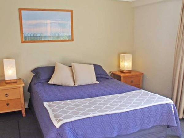 2 'Seashells' 21-23 Magnus Street - pool  lift  aircon