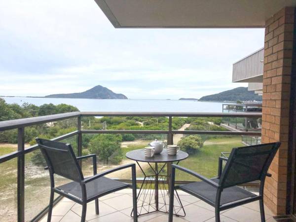 6 'Intrepid' 3 Intrepid Close - right on the waterfront