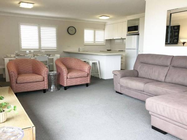 6 'Intrepid' 3 Intrepid Close - right on the waterfront