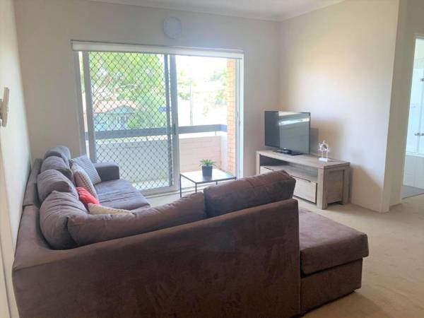 3 'Silvana Court' 26 Ajax Avenue - neat unit with air conditioning