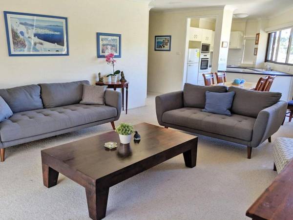 13' Mistral Court' 17 Mistral Close - walk across to Little Beach!