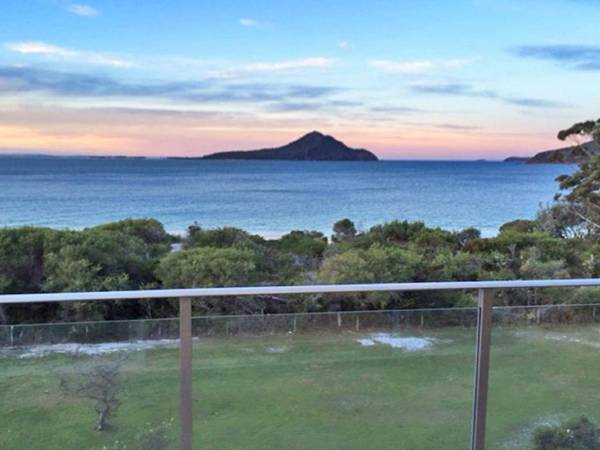 11 'Luskin Lodge' 29 Weatherly Close - stunning water views