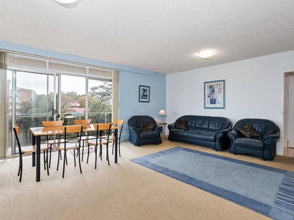 8 'The Helm' 22 Voyager Close - hear the waves from Shoal Bay Beach