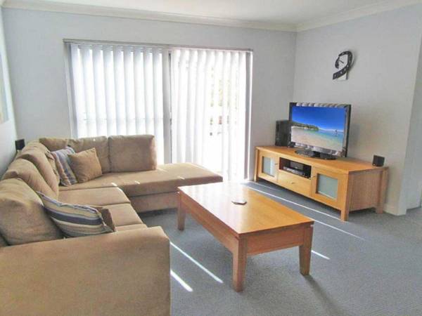 11 'Silvana Court' 26 Ajax Avenue - close to the water and clubs