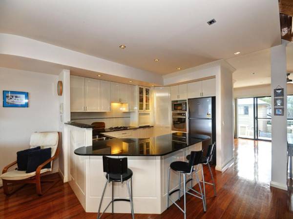 Magnificent Views - Mariners Mark