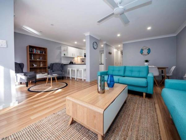 33 'Bay Parklands' 2 Gowrie Avenue - Air conditioning Foxtel Pool Tennis Court Spa