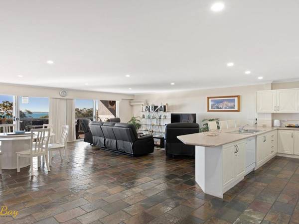 Nelson Bay CBD Apartment - No.41 Nelson Towers