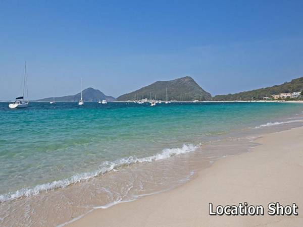 18 'Shoal Bay Beach Apartments' - fantastic air conditioned unit with a pool & lift