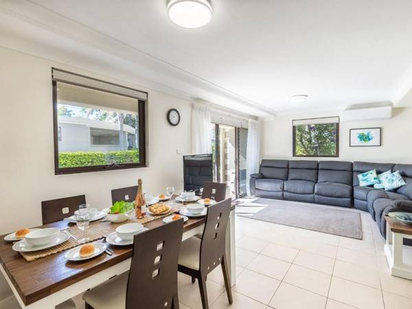 16 'Carindale' 19-23 Dowling St - Ground floor Foxtel Pool and Tennis Court