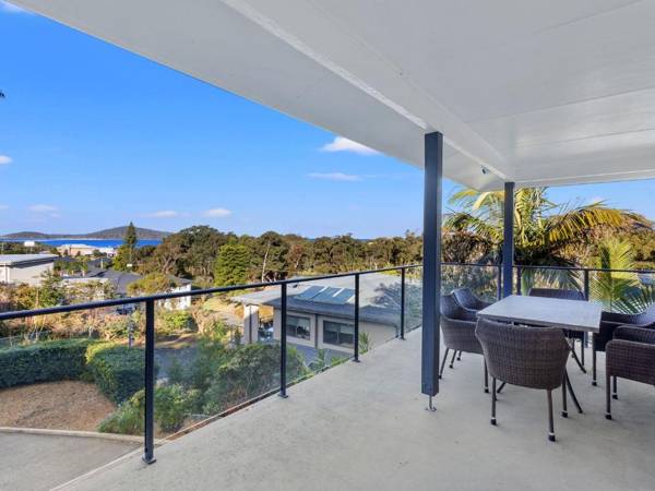 Island View - 80 Lentara St - Large Family Home Pool WIFI and Sweeping Views of Fingal