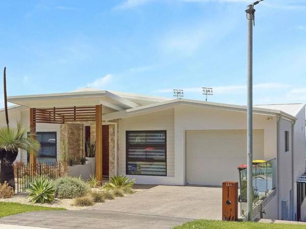Ocean scene at Fingal Bay