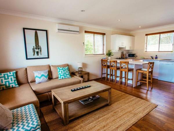 Sunbaker Beach House - 4 Mins to Beach - Pet Friendly with Fire Pit